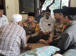 Kapolres Mojokerto Minta Doa Kiai Sepuh agar Pilkada 2024 Kondusif Kapolres Mojokerto Minta Doa Kiai Sepuh agar Pilkada 2024 Kondusif