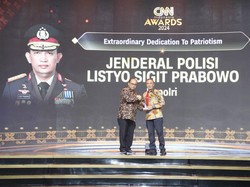 Kapolri Sabet Penghargaan Extraordinary Dedication of Patriotism