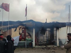Kantor KPU Papua Pegunungan Dibakar Massa, Ini Pemicunya Kantor KPU Papua Pegunungan Dibakar Massa, Ini Pemicunya