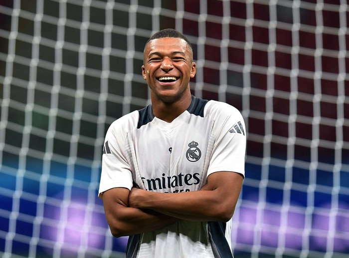 Soccer Football - UEFA Super Cup - Real Madrid Training - National Stadium, Warsaw, Poland - August 13, 2024
Real Madrids Kylian Mbappe and Luka Modric during training REUTERS/Jennifer Lorenzini