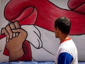 Mural Kemerdekaan Hiasi Perkampungan di Semarang