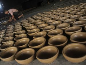 Permintaan Tembikar Meningkat di Tengah Serangan Israel ke Gaza Permintaan Tembikar Meningkat di Tengah Serangan Israel ke Gaza