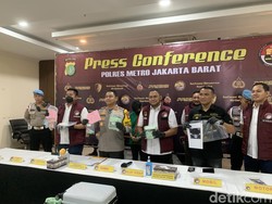 Terbongkar Penyelundupan 11 Kg Sabu dalam Sedan Modifan di Jakbar