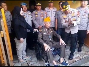 Sambut Hari Kemerdekaan RI, Polisi Kunjungi Veteran di Jaksel