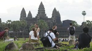 Potret Ramainya Turis Kunjungi Angkor Wat