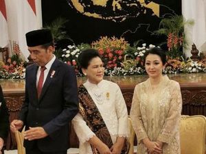 Jokowi Anugerahi Pimpinan DPD Sultan Najamudin Tanda Bintang Mahaputera