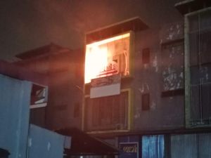Ruko di Manggarai Jaksel Terbakar Diduga dari Percikan Api Neon Box Ruko di Manggarai Jaksel Terbakar Diduga dari Percikan Api Neon Box