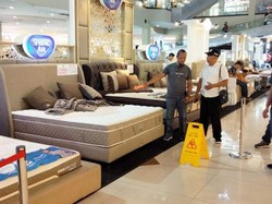 Tertolong Kasur Ini, Anak Remaja Jatuh dari Lantai 3 Mal Solo Paragon Selamat