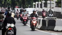 Aksi Pemotor Lawan Arah Berjamaah di Tanah Kusir