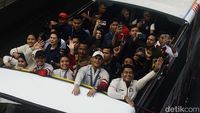 Atlet Peraih Medali Olimpiade Melintas di Jalan Sudirman Jakarta