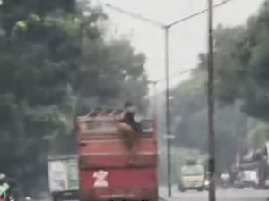 Viral Bajing Loncat Curi Velg Mobil di Medan, Pelaku Ditangkap Viral Bajing Loncat Curi Velg Mobil di Medan, Pelaku Ditangkap