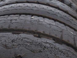 8 Penyebab Ban Cepat Botak, Jangan Anggap Sepele Waspada Risikonya!