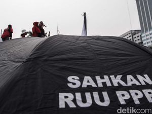 Aktivis Perempuan Desak RUU PPRT Segera Disahkan: Demi Kejelasan Hak-Kewajiban Aktivis Perempuan Desak RUU PPRT Segera Disahkan: Demi Kejelasan Hak-Kewajiban
