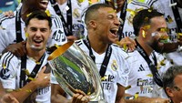 Piala Super Eropa 2024 menjadi gelar pertama buat Kylian Mbappe di Real Madrid. Dia sukses mempersembahkan trofi pada laga debutnya, sekaligus dengan golnya. Luar biasa! (REUTERS/Jennifer Lorenzini)