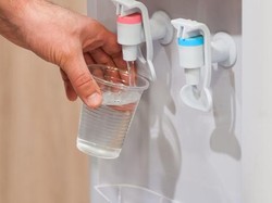 Mudah! Tips Membersihkan Dispenser agar Tak Mudah Bau