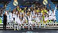 Para pemain Real Madrid merayakan gelar juara mereka.  