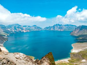 Mengenal Gunung Paektu: Sangat Suci, Asal Leluhur Rakyat Korea