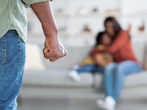 Sadisnya Oknum Polisi di Parepare Aniaya Mantan Istri dan Anak di Rumah Sadisnya Oknum Polisi di Parepare Aniaya Mantan Istri dan Anak di Rumah