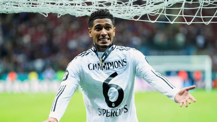 WARSAW, POLAND - AUGUST 14: Jude Bellingham central midfield of Real Madrid and England celebrates after his teams victory in the UEFA Super Cup 2024 match between Real Madrid and Atalanta BC at National Stadium on August 14, 2024 in Warsaw, Poland.  (Photo by Jose Breton/Pics Action/NurPhoto via Getty Images)