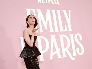 Foto: 7 Gaya Glamour Lily Collins di Premier Emily In Paris Season 4 Foto: 7 Gaya Glamour Lily Collins di Premier Emily In Paris Season 4