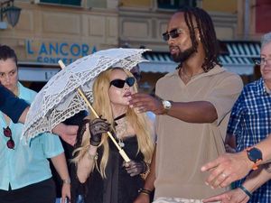 Foto: Madonna dan Pacar Berondong Barunya Liburan di Italia, Beda 37 Tahun Foto: Madonna dan Pacar Berondong Barunya Liburan di Italia, Beda 37 Tahun