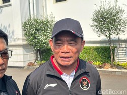 Viral Atlet PON XXI Lewati Kawasan Becek, Menko Muhadjir Buka Suara