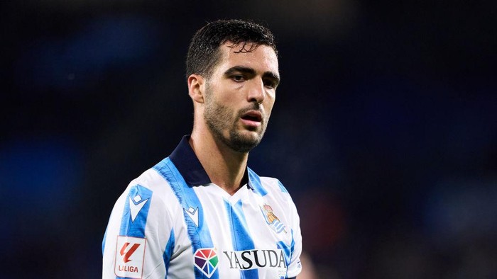 SAN SEBASTIAN, SPAIN - MAY 16: Mikel Merino of Real Sociedad looks on during the LaLiga EA Sports match between Real Sociedad and Valencia CF at Reale Arena on May 16, 2024 in San Sebastian, Spain. (Photo by Juan Manuel Serrano Arce/Getty Images)