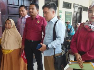 Nenek 70 Tahun di Jember Digugat Anak-Menantu dan Cucu gegara Pencurian Jeruk Nenek 70 Tahun di Jember Digugat Anak-Menantu dan Cucu gegara Pencurian Jeruk