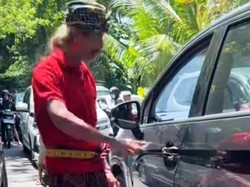 Viral Mobil Terobos Kemacetan Ngaben di Karangasem, Adu Mulut dengan Warga