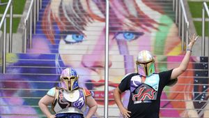 Mural Taylor Swift Hiasi Tangga Stadion Wembley London