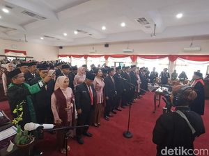 Bapak dan Anak Dilantik Bareng Jadi Anggota DPRD Wonogiri Bapak dan Anak Dilantik Bareng Jadi Anggota DPRD Wonogiri