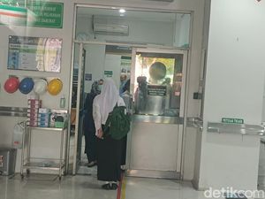 Diduga Keracunan, Sejumlah Mahasiswa Vokasi Undip Dilarikan ke RS Diduga Keracunan, Sejumlah Mahasiswa Vokasi Undip Dilarikan ke RS