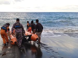 Bocah 12 Tahun yang Tenggelam di Pantai Lela Sikka Ditemukan Tewas Bocah 12 Tahun yang Tenggelam di Pantai Lela Sikka Ditemukan Tewas