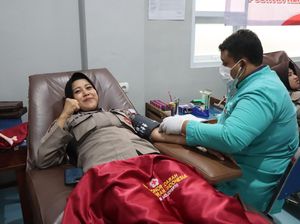 Aksi Donor Darah 20 Polwan di Mojokerto untuk Bantu yang Membutuhkan