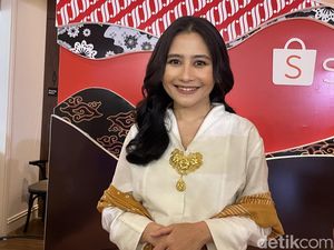 Prilly Latuconsina Bisa Pakai Celana Anak 10 Tahun karena Diet