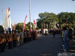 Upacara di Tugu Pensil, Cara Masyarakat Cirebon Kenang Jasa Pahlawan
