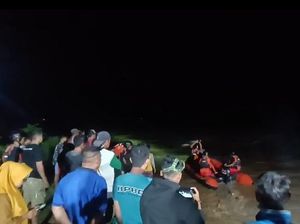 Tim SAR Evakuasi 4 Warga Terjebak Banjir saat Tebang Pohon di Bone Bolango Tim SAR Evakuasi 4 Warga Terjebak Banjir saat Tebang Pohon di Bone Bolango