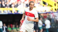Yusuf Yazıcı punya 45 caps di timnas Turki, termasuk main di Euro 2024, dan pernah menjadi andalan di Trabzonspor. Gelandang serang 27 tahun ini belum punya klub lagi usai kontraknya habis dengan Lille. Foto: Getty Images/Etsuo Hara