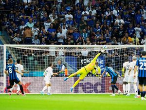 Courtois Dipuji Setara Messi Courtois Dipuji Setara Messi