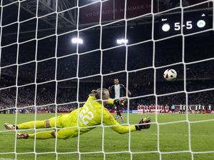 Drama Adu Penalti 25 Menit di Kualifikasi Liga Malam Jumat Drama Adu Penalti 25 Menit di Kualifikasi Liga Malam Jumat