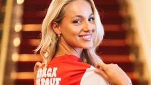 Foto: Gaya Pesepak Bola Tercantik Pindah ke Klub Braga, Pamer Seragam Baru