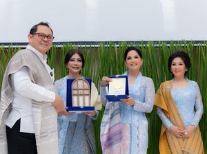 Annisa Pohan Dukung Pesona Ulos Untuk Pelestarian Budaya Indonesia