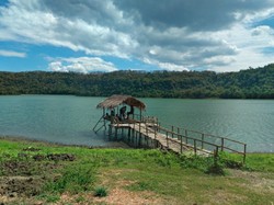 Danau Asmara di Flores Timur: Kisah Cinta Tragis dan Mitos Buaya Sakral