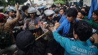 Demo Mahasiswa di DPR, Sempat Adu Dorong dengan Polisi
