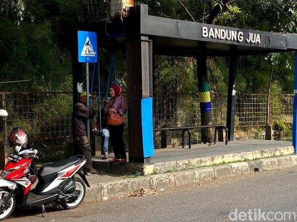 Halte Bandung dengan Segala Kerusakannya