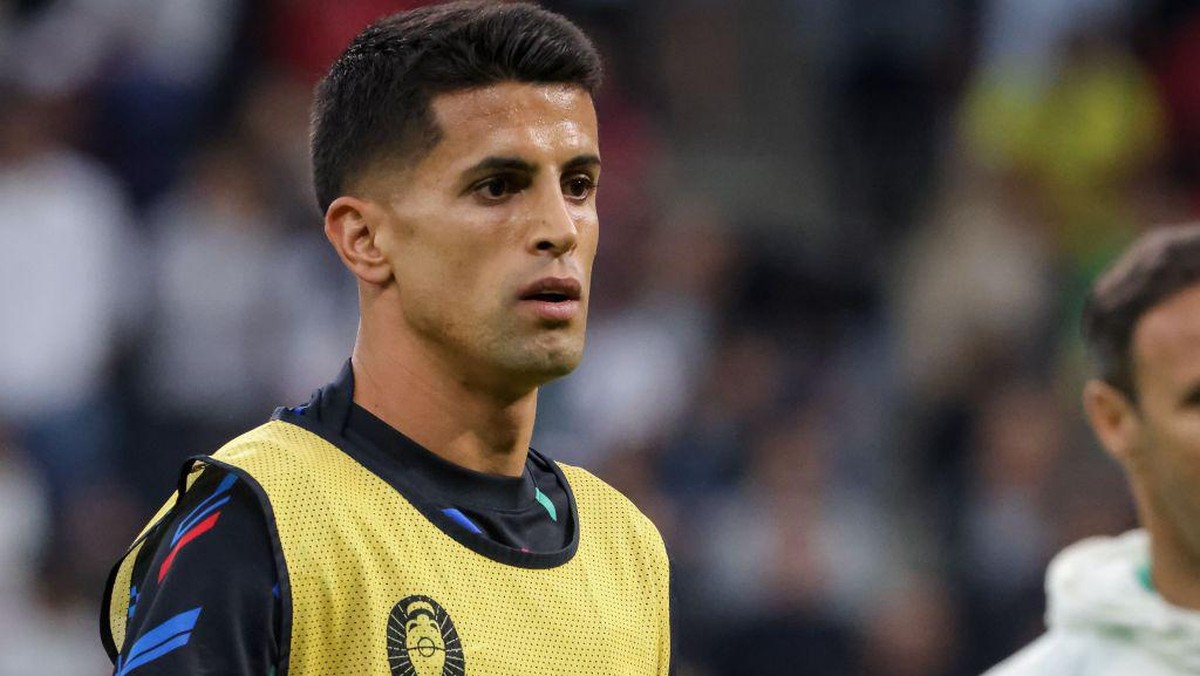 Joao Cancelo masih punya kans balik ke tim utama Manchester City? (Getty Images/Inaki Esnaola)