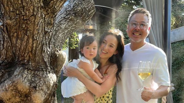 8 Foto Perdana Anak Julie Estelle Dengan Wajah yang Tak Lagi Ditutupi