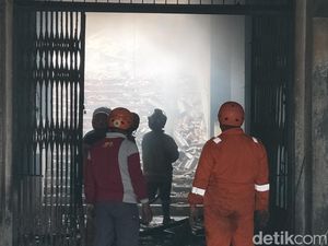 Kebakaran Pasar Kutoarjo Padam Usai 6 Jam Disemprot Damkar Kebakaran Pasar Kutoarjo Padam Usai 6 Jam Disemprot Damkar