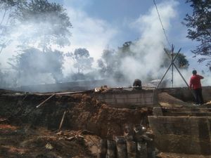 Kabakaran Kandang di Sumowono Semarang, 7.000 Ayam Mati Terpanggang Kabakaran Kandang di Sumowono Semarang, 7.000 Ayam Mati Terpanggang