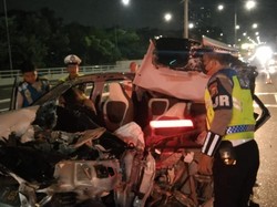 Wuling BinguoEV Tabrak Truk Hingga Ringsek, Baterai Aman Tak Sampai Meledak